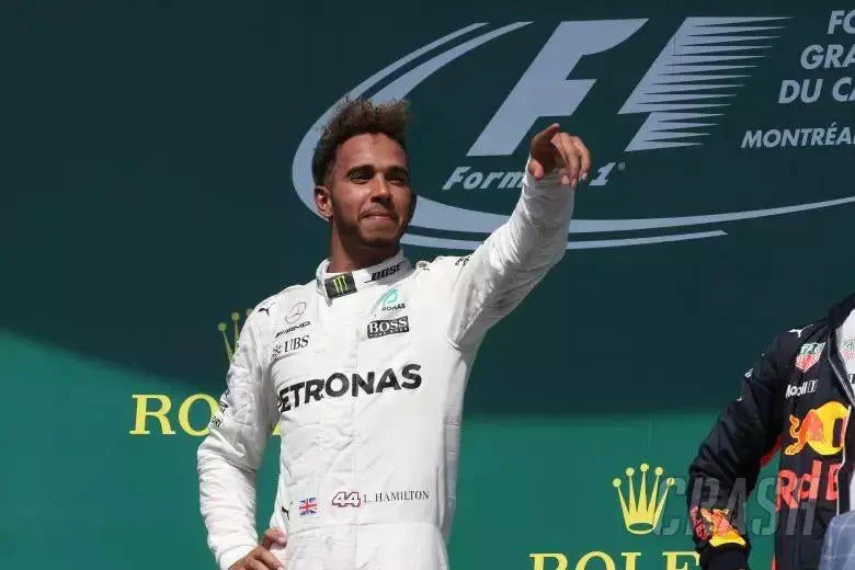 2017_Lewis_Hamilton_Mercedes-Benz_F1_Racing_Suit_-_Speedxcrafts-5168353_2cbb7e2a-9a82-49cb-84fe-e6c4fb88b2ac_1024x1024.webp