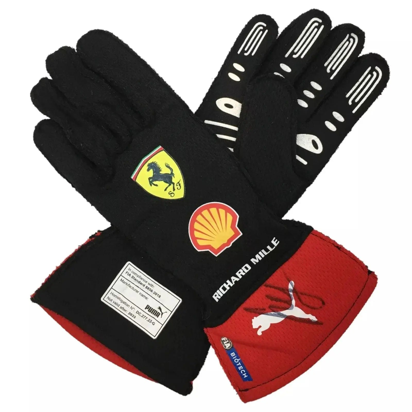 2023_Carlos_Sainz_Ferrari_F1_Race_Gloves-003.jpg